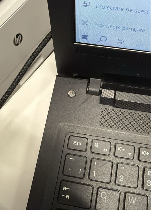 Lenovo IdeaPad 15.6” i5 / 8GB RAM / SSD – stare bună