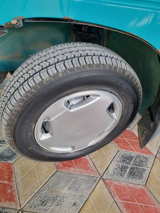 Avtomobil Tico zur holatda Mashina Yurib turibdi yaxshi mashina urilma