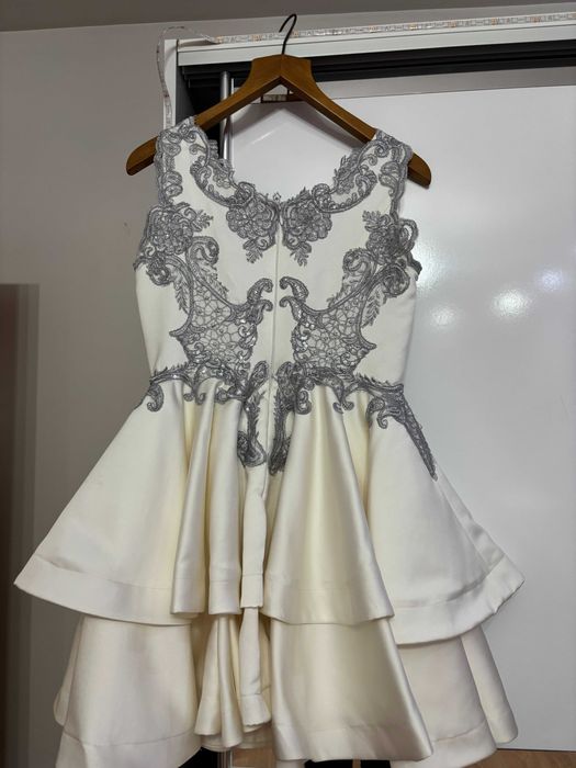 Официална рокля за специални поводи..