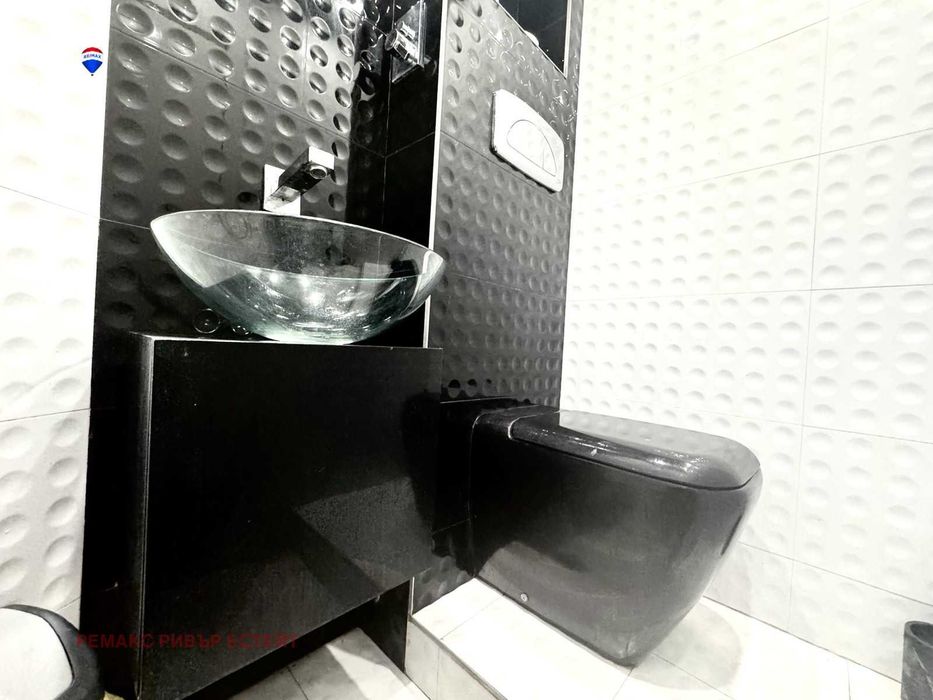 Дава се под наем Двустаен апартамент в Русе, Център - 66 кв.м за 408 € - Снимка #4