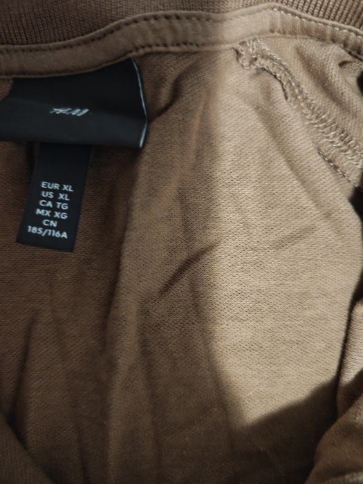 Tricou polo H&M .