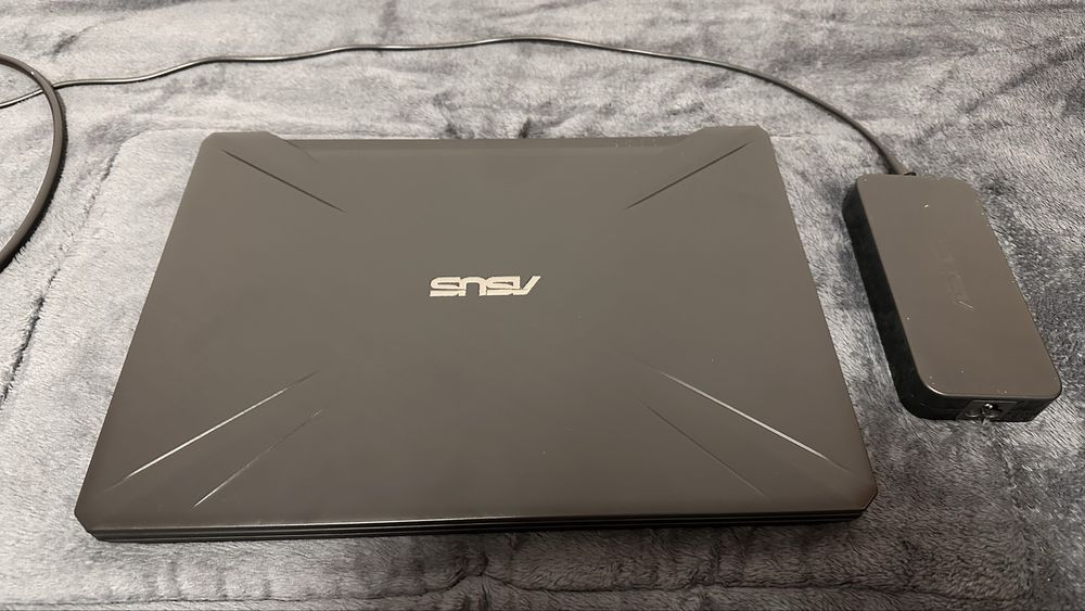 Vând Laptop ASUS 15.6" TUF Gaming FX505DT