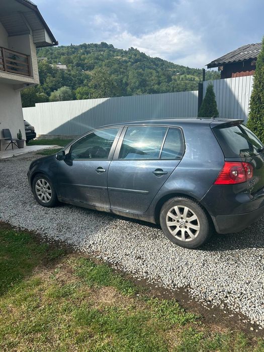 autoturism vw golf 5