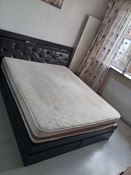 Vând Pat cu saltea 160 / 200