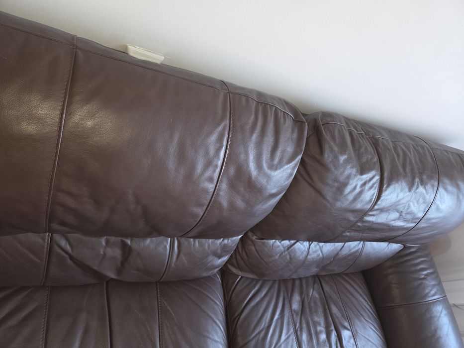 Кожен диван + подарък кресло