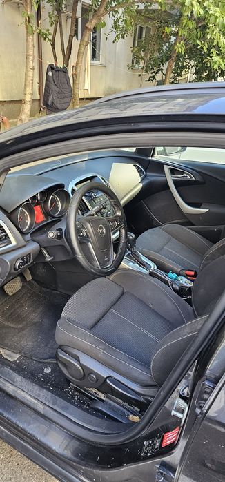 Opel Astra Touring 2012