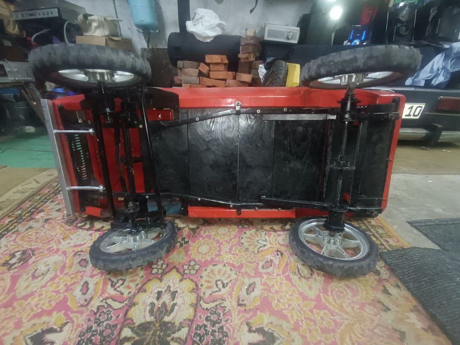 Продам педальную машинку ссср радуга