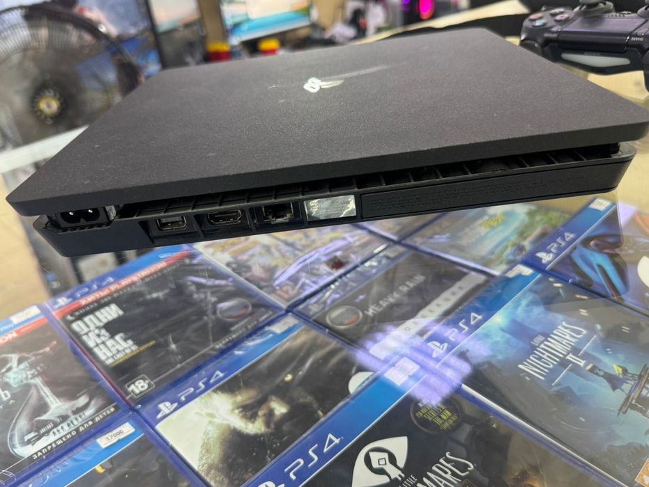 Продам PS4 slim