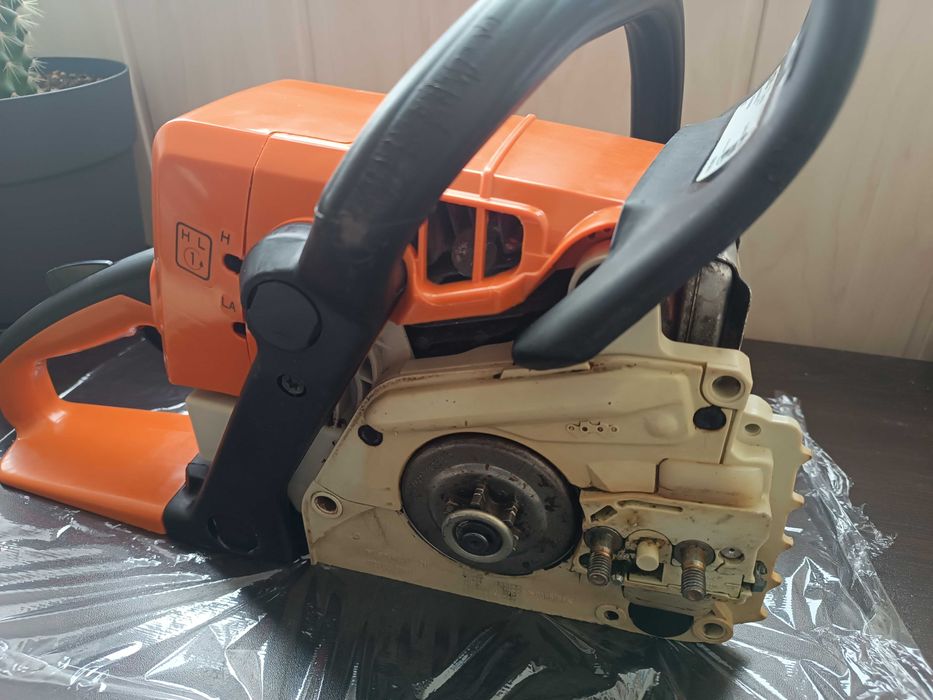 Бензинова резачка Щил 021