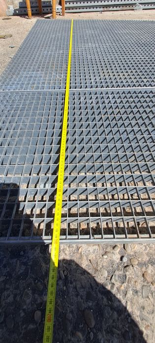 Grilaje-trepte zincate 120x30
