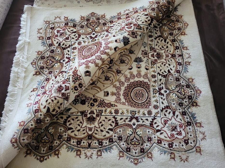 Продаются ковры в количестве 2 шт.