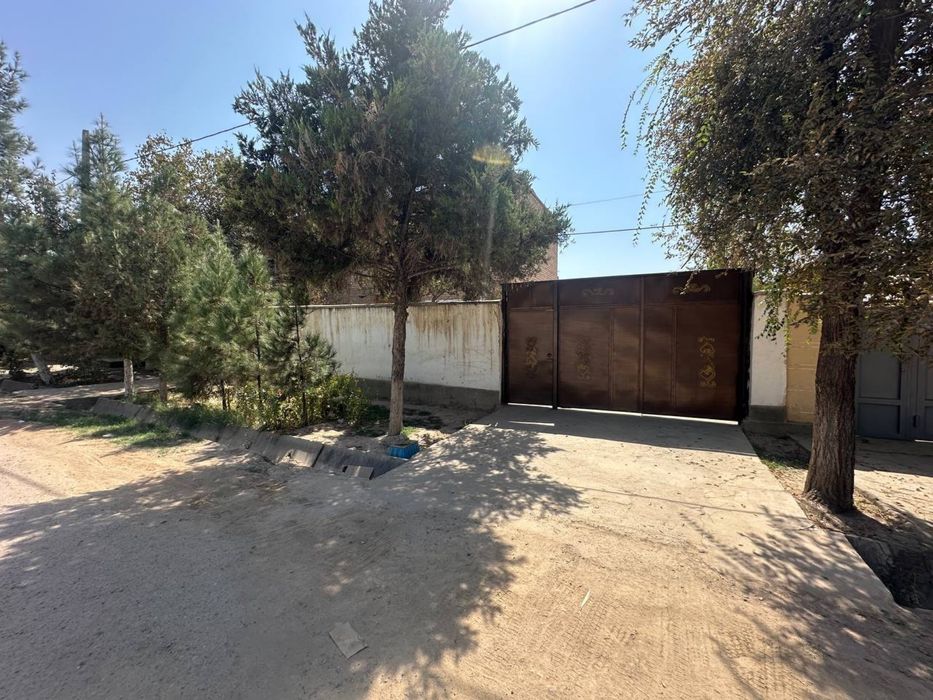 Uy sotiladi srochno arzoniga obmen bor