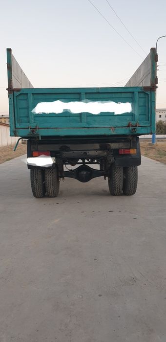 Yirib turgan mashina