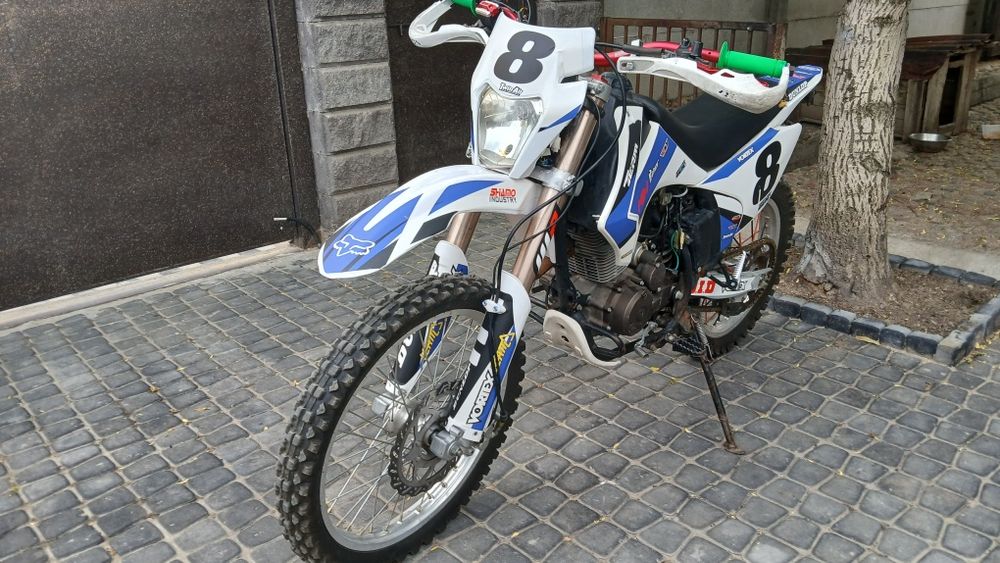 Продам мотоцикл 250 кубов
