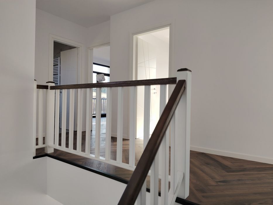 Casă modernă Bârnova / construcție solidă cadre / finisaje peste medie