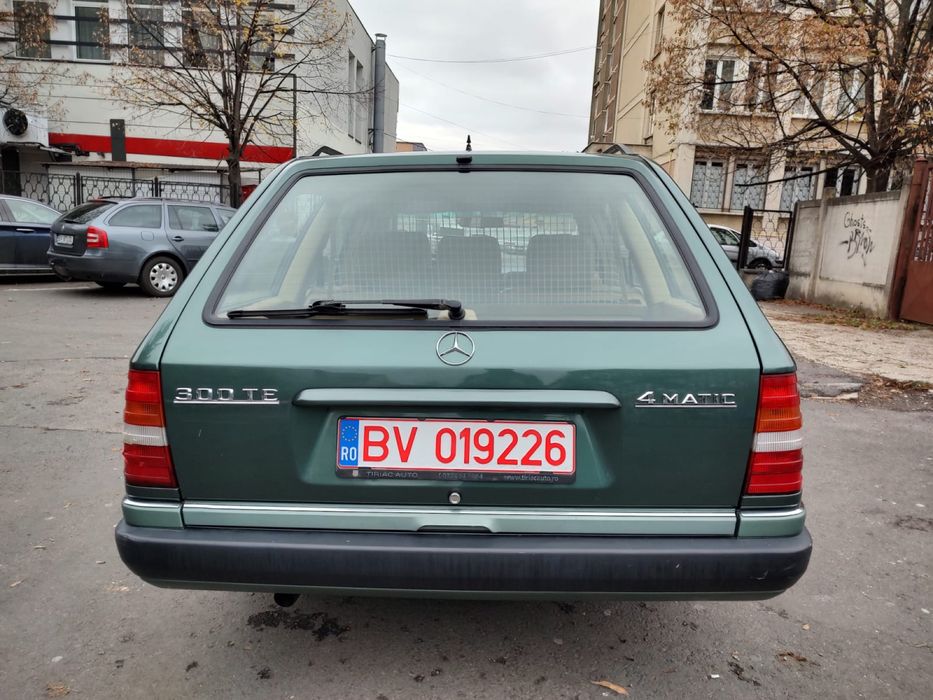 Mercedes W 124 300 TE 4 MATIC Retromobil