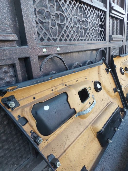 Обшивки на  BMW e36 дверные карты е36 BMW