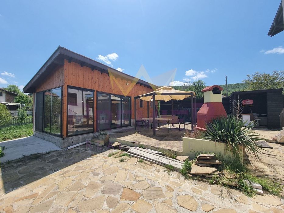 Продава се Къща в с. Медово, Област Бургас - 162 кв.м за 1142 €/кв.м - Снимка #1