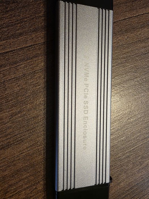 Адаптер с 512gb  NVMe disk към usb A/usb C