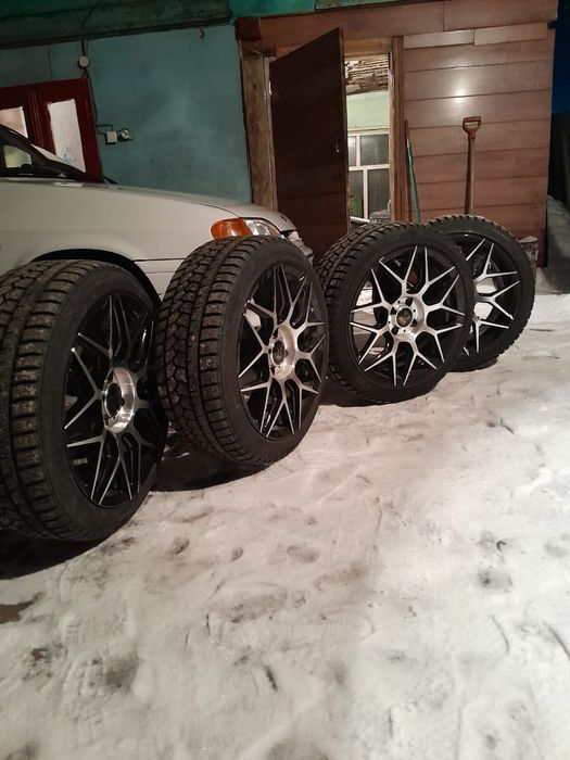 Комплект шин с дисками