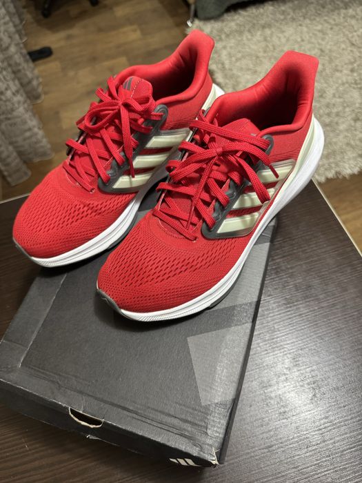 Кроссовки  adidas  оригинал 100%.