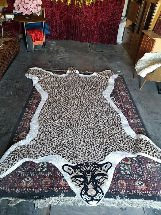 Продам практически новый ковер