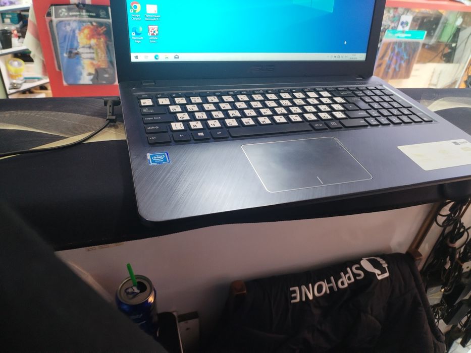 Noubook sotiladi Asus