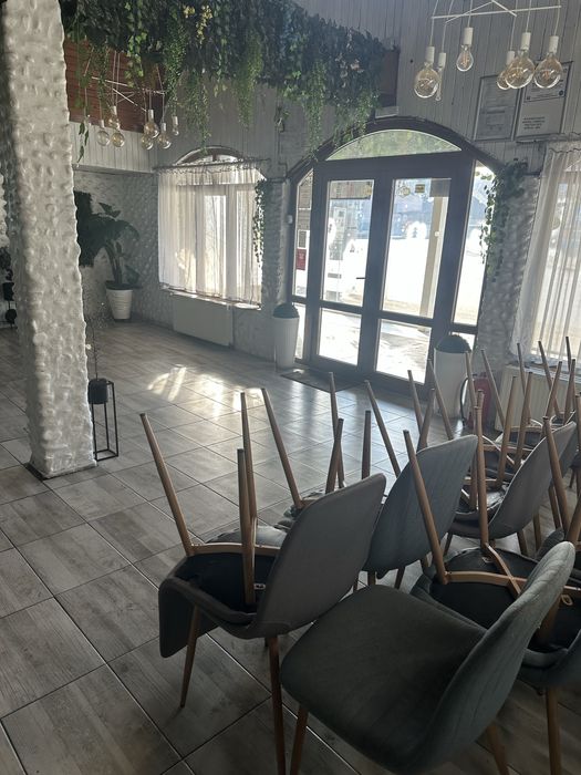 Vand scaune restaurant