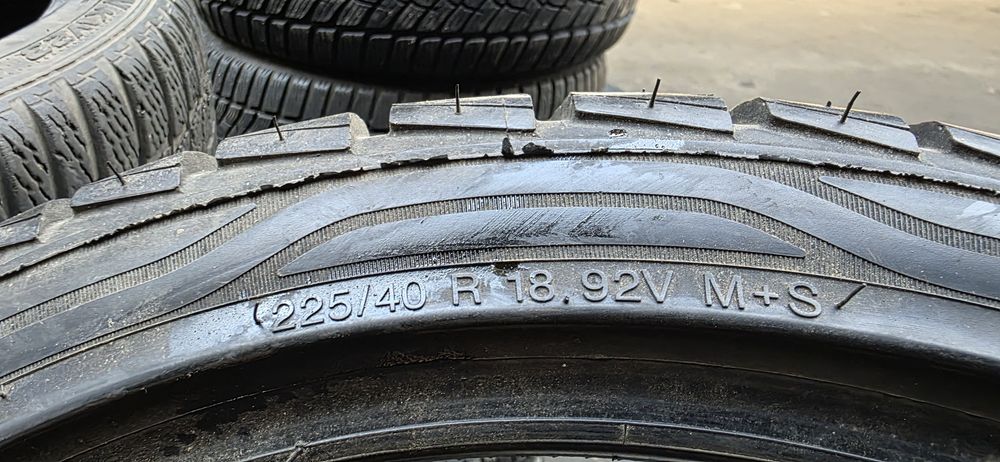Гуми 2бр  225/40/18 - 1бр  - 50 евро