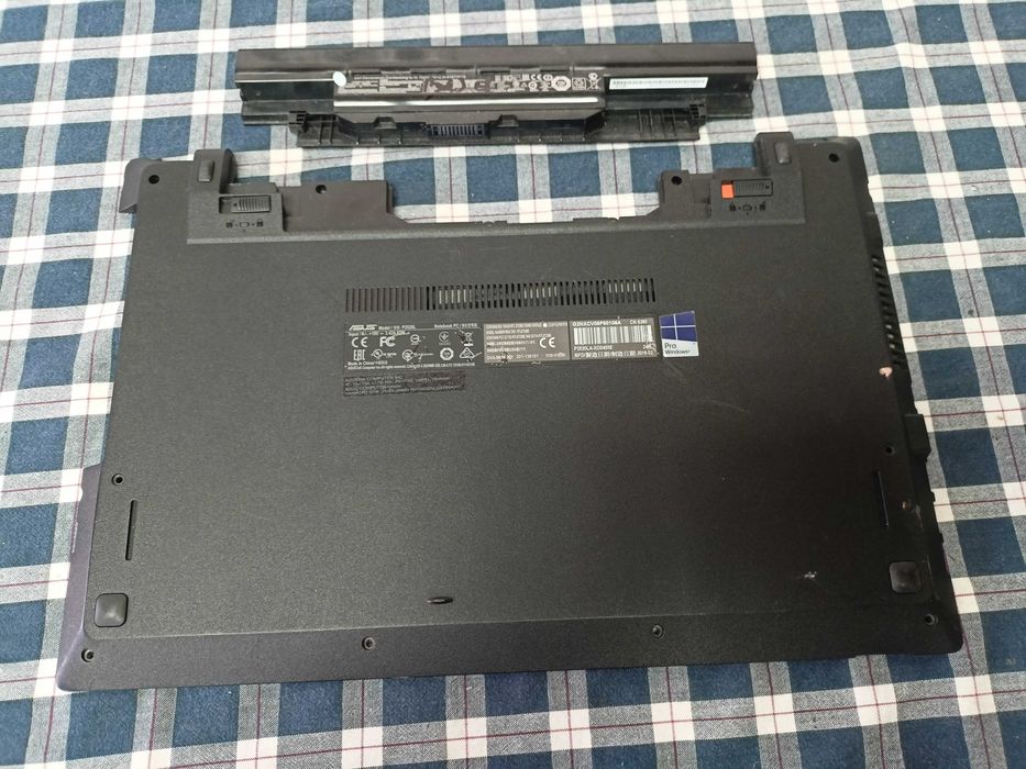 Elemente Asus P2520L