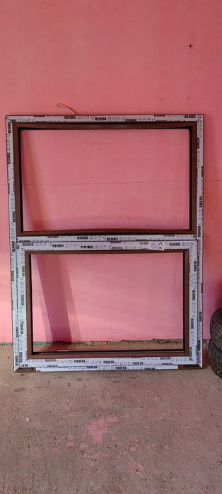 Vând geam Rehau tripan