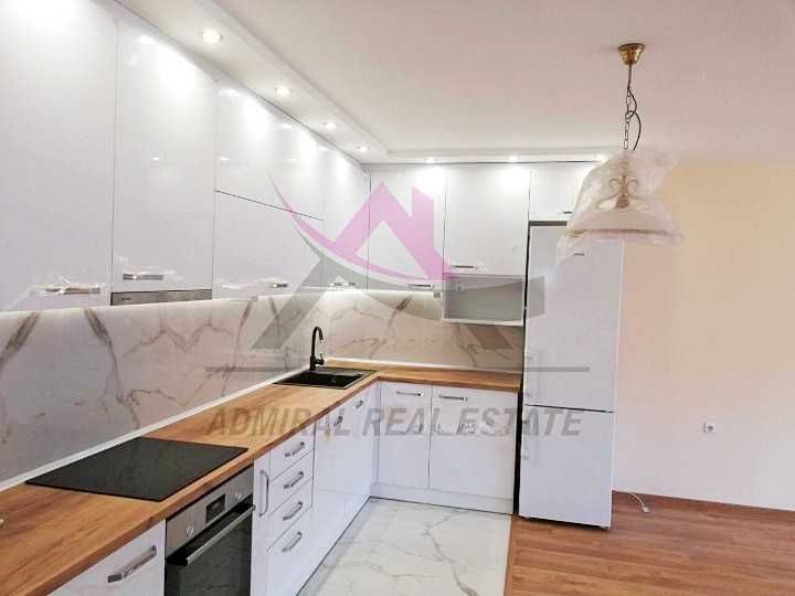 Дава се под наем Тристаен апартамент в Варна, Център - 150 кв.м за 1300 € - Снимка #1