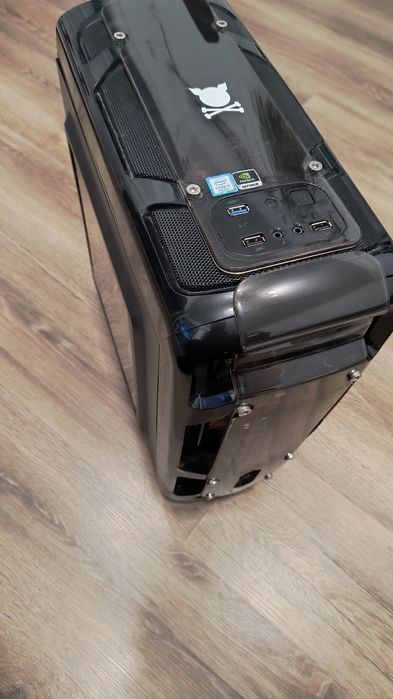 Vând PC complet cu monitor