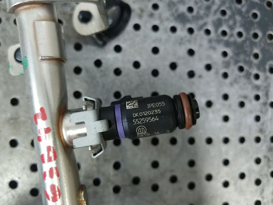 rampa cu injectoare 1.6 b 55263842  fiat 500x 55259564