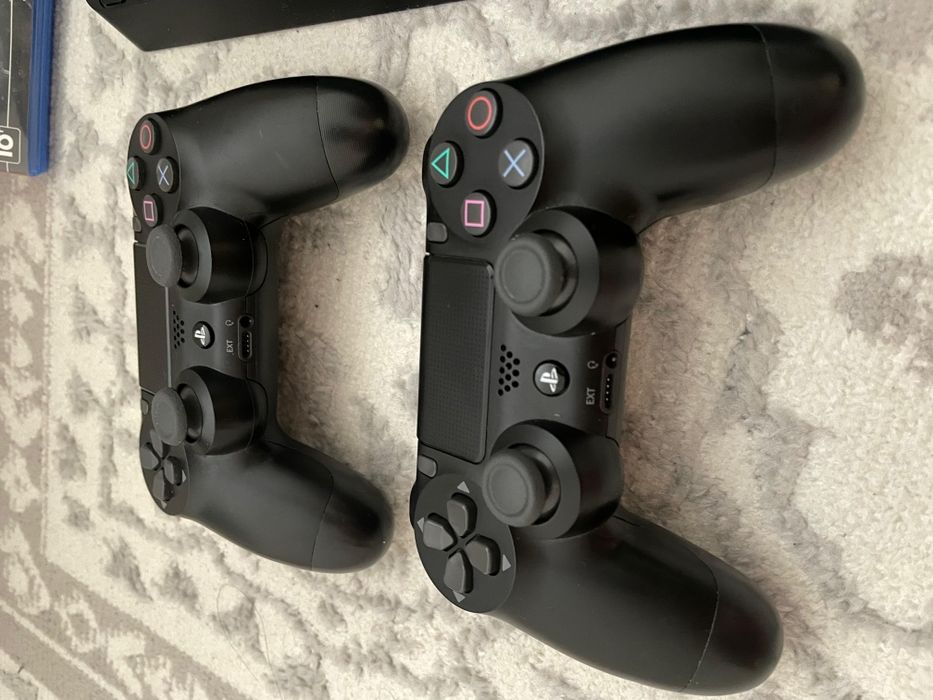 PS4 Slim 1 TB + 2 геймпада + PS Plus + игры