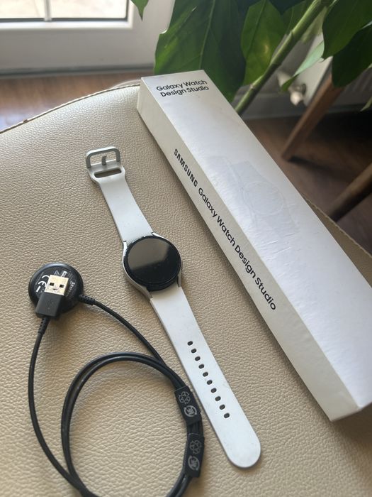 Продаю Samsung Galaxy Watch 4.