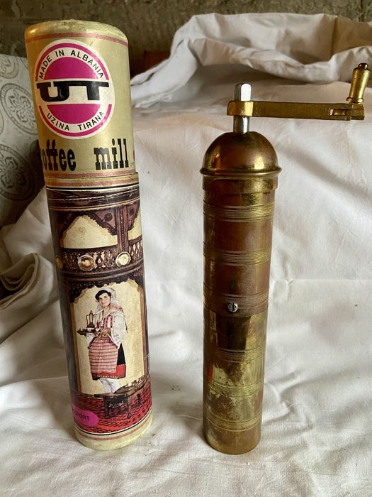 Стара кафемелачка, ретро с кутия