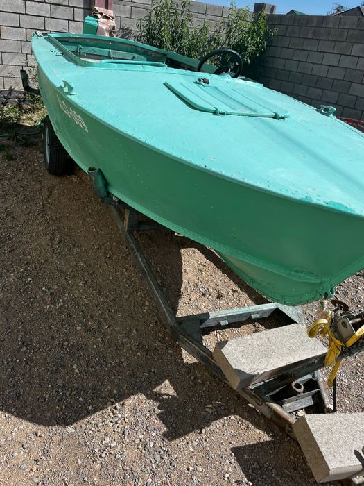 Водный катер.