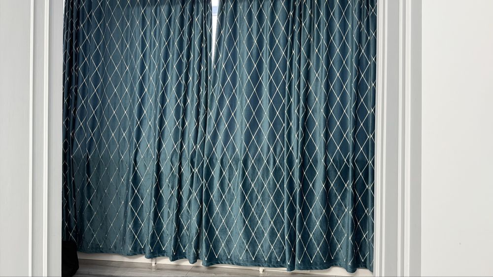 Продам шторы в отличном состоянии