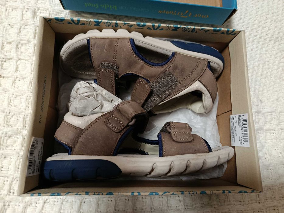 Сандали  clarks 29 номер, geox 31 номер