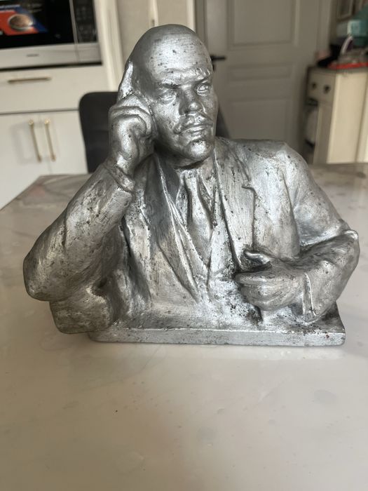 Статуэтки разные, кувшины