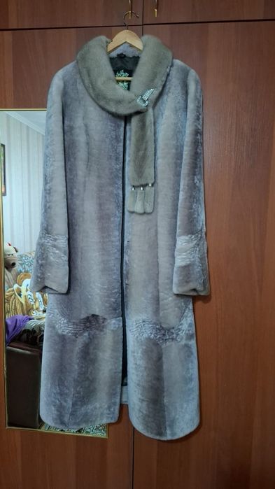 Продаются две шубы , норковыи с мутоном