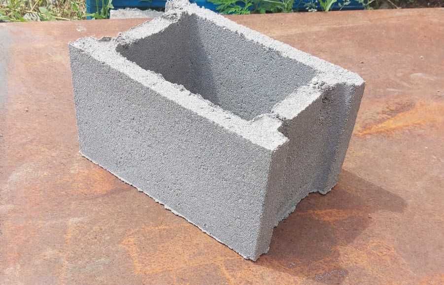 Bolțari de beton pentru zidărie și stâlpi