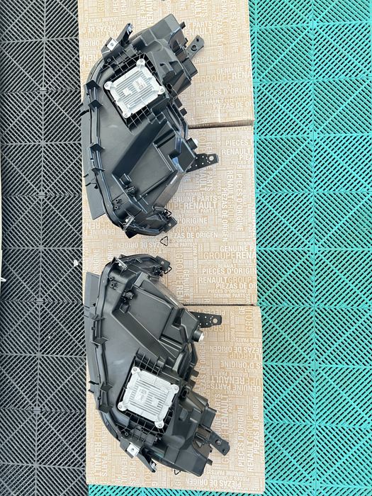 Set far faruri stanga dreapta complete Led Matrix Vision Renault Austral noi originale Renault