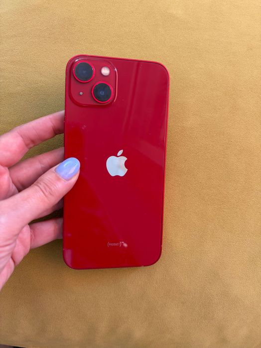 Телефон iPhone 13