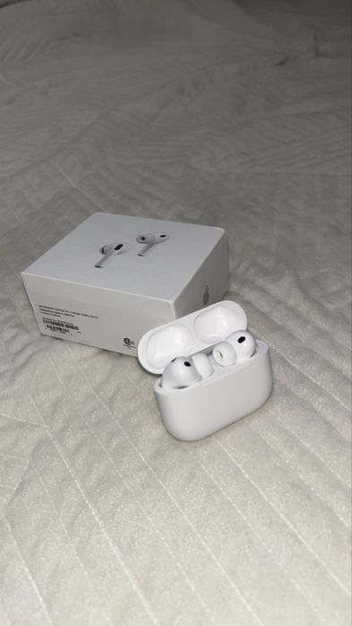 Vand casti air pods 3 pro cu anulare zgomot,detectare conversati,audio spatial si mai milte moduri