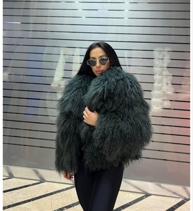 Vand haina din blana de oaie mongoleza la 1500 lei noua!