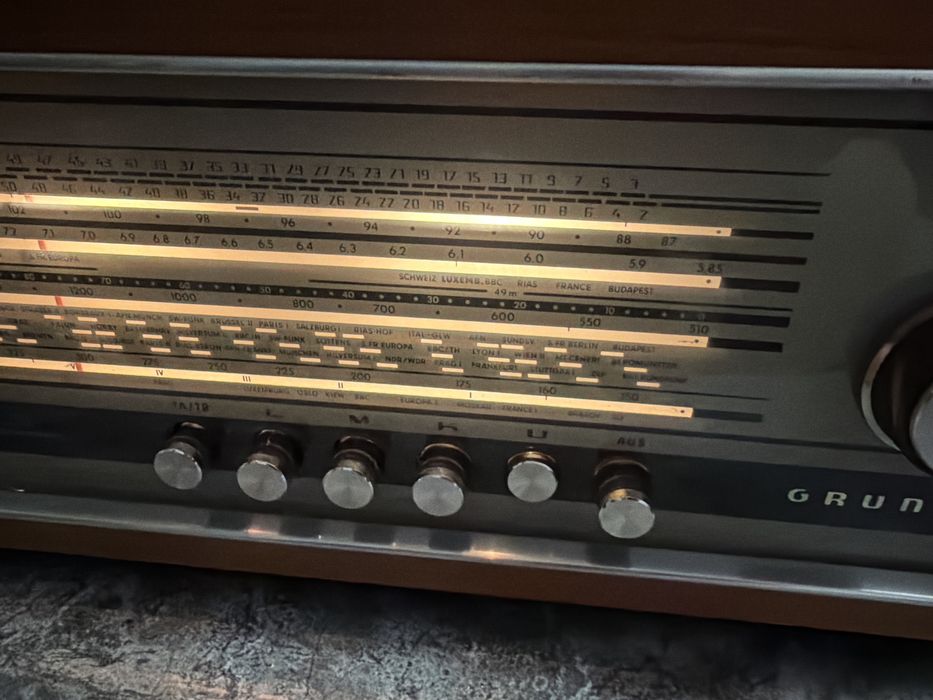 Radio pe lampi grundig 145