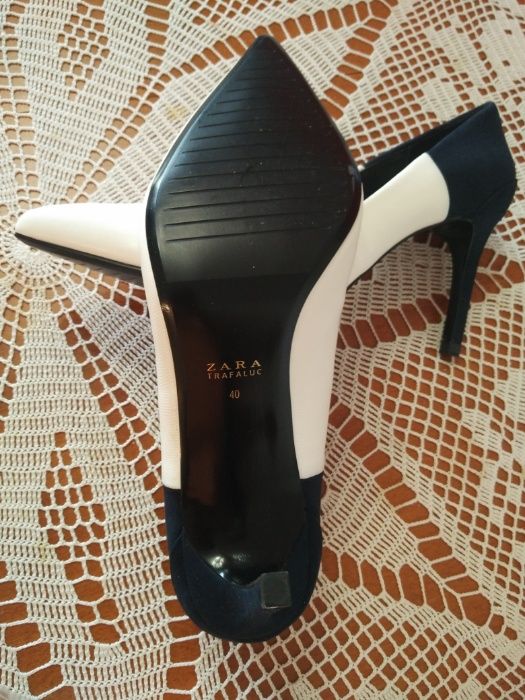 Елегантни дамски обувки средно високи 39 номер