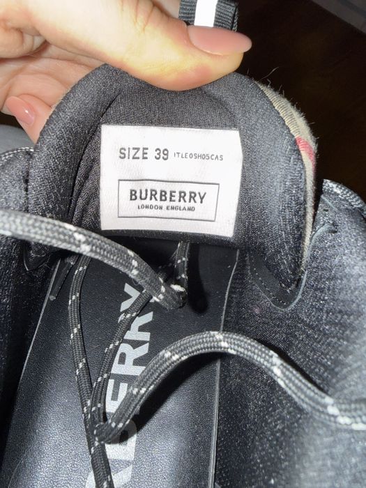Burberry обувки